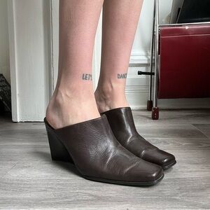 Leather platform mule.